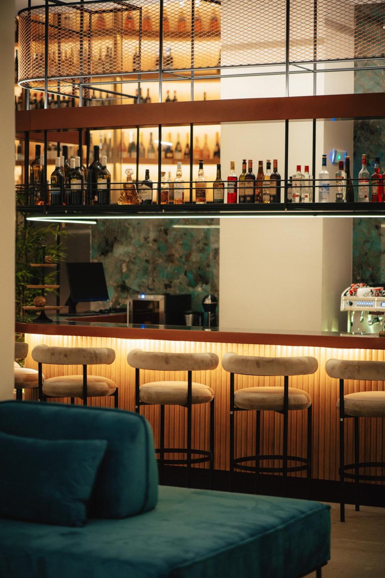 איגיו Amario Suites Hotel מראה חיצוני תמונה