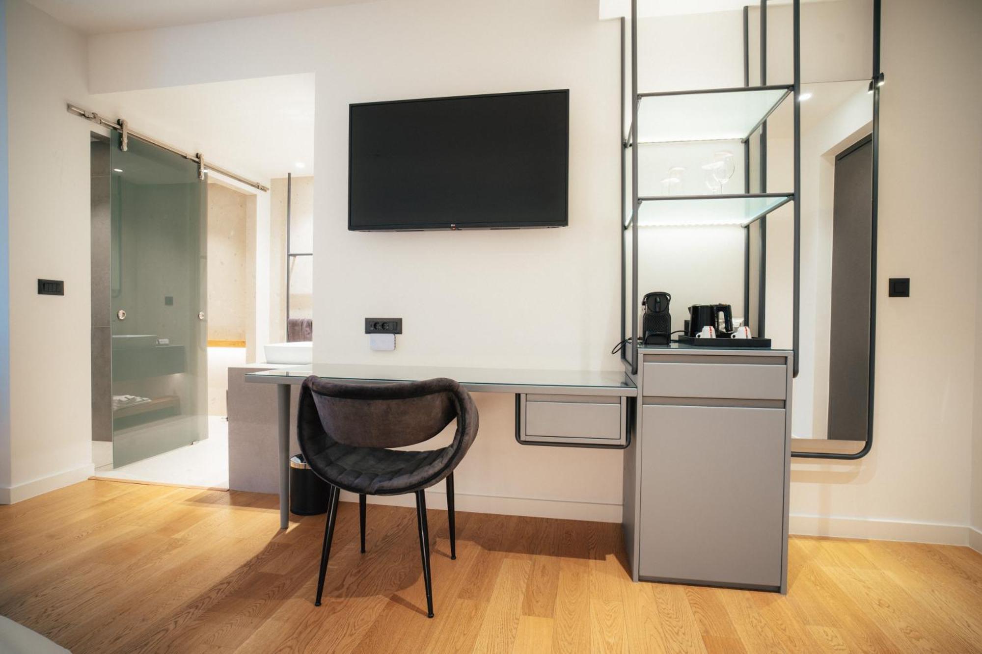 איגיו Amario Suites Hotel מראה חיצוני תמונה