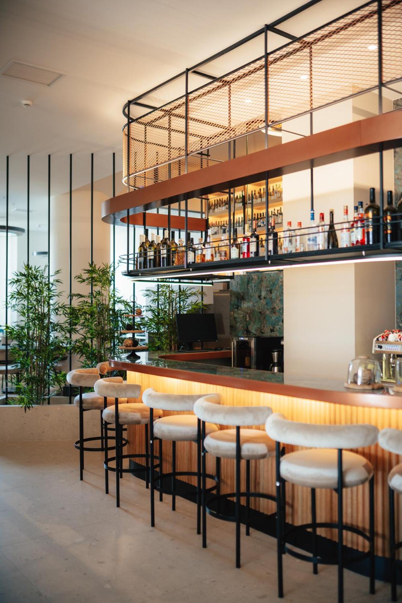 איגיו Amario Suites Hotel מראה חיצוני תמונה